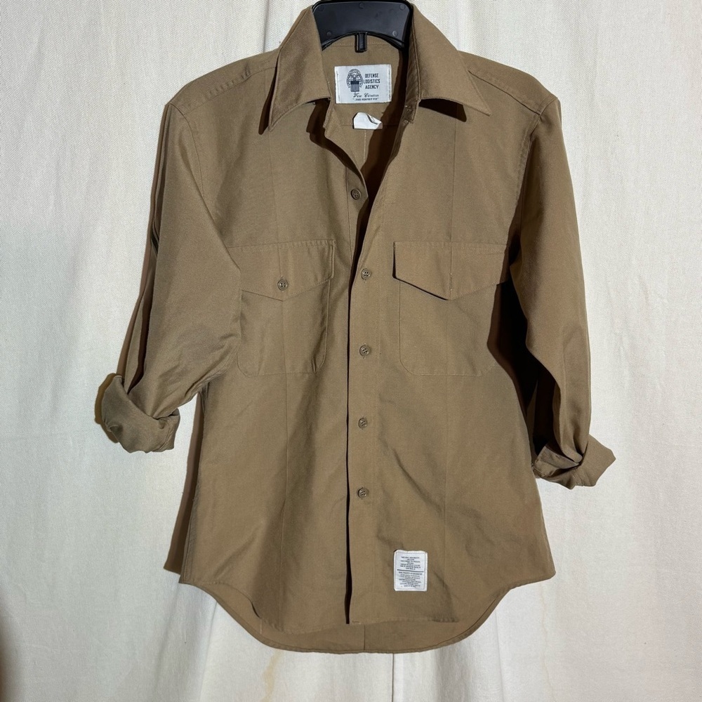Defense logistics agency / valor collection perfect fit button up sz medium jun2